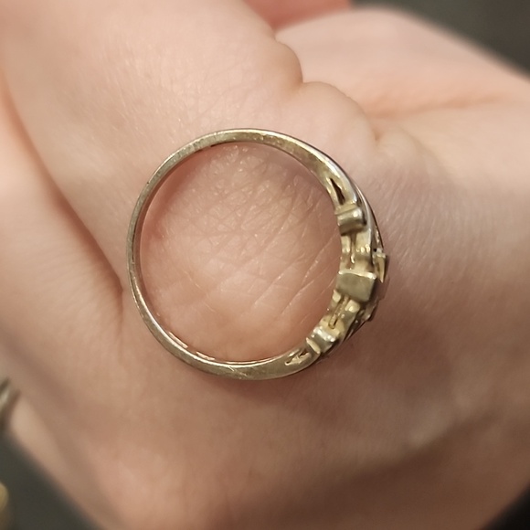 Sterling Silver Avon Cross Ring - Picture 2 of 5